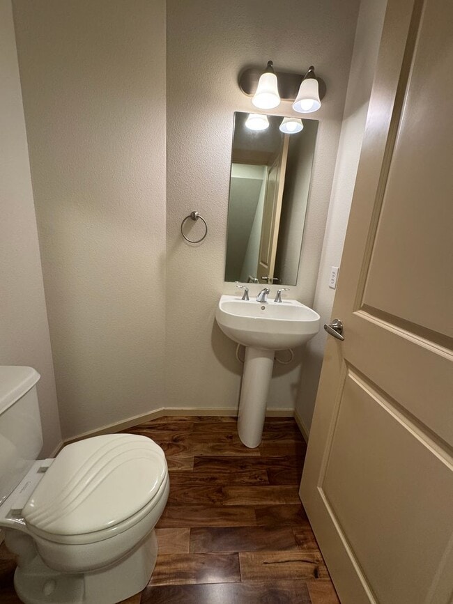 Building Photo - 3bd/3ba Issaquah Townhouse