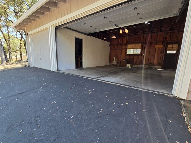 Building Photo - Charming 3-bedroom, 2-bath home in Lake Wild Wood