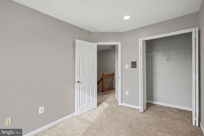 Building Photo - 2003 Paddle Boat Ln