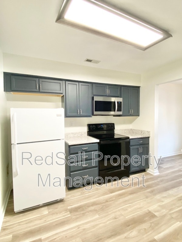 Building Photo - 839 Little Bay Ave