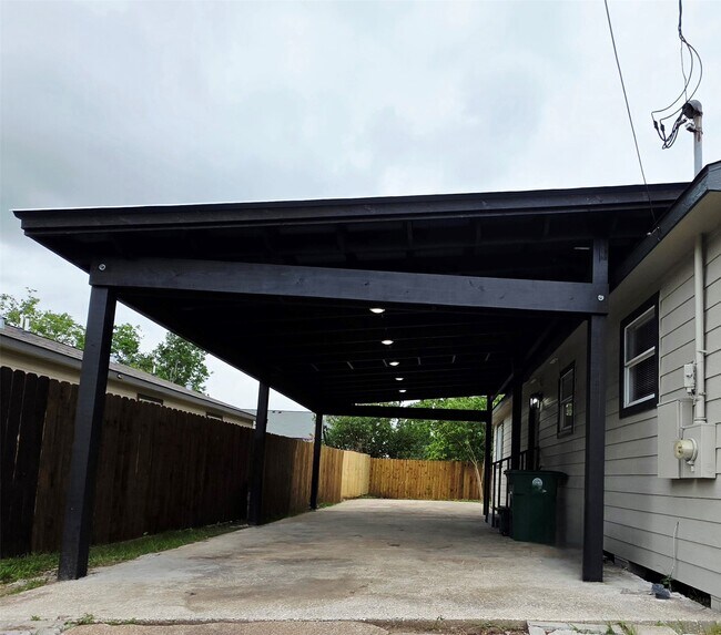 Building Photo - 9713 Yuma St