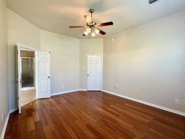 Building Photo - 13926 Roanoke Falls Dr