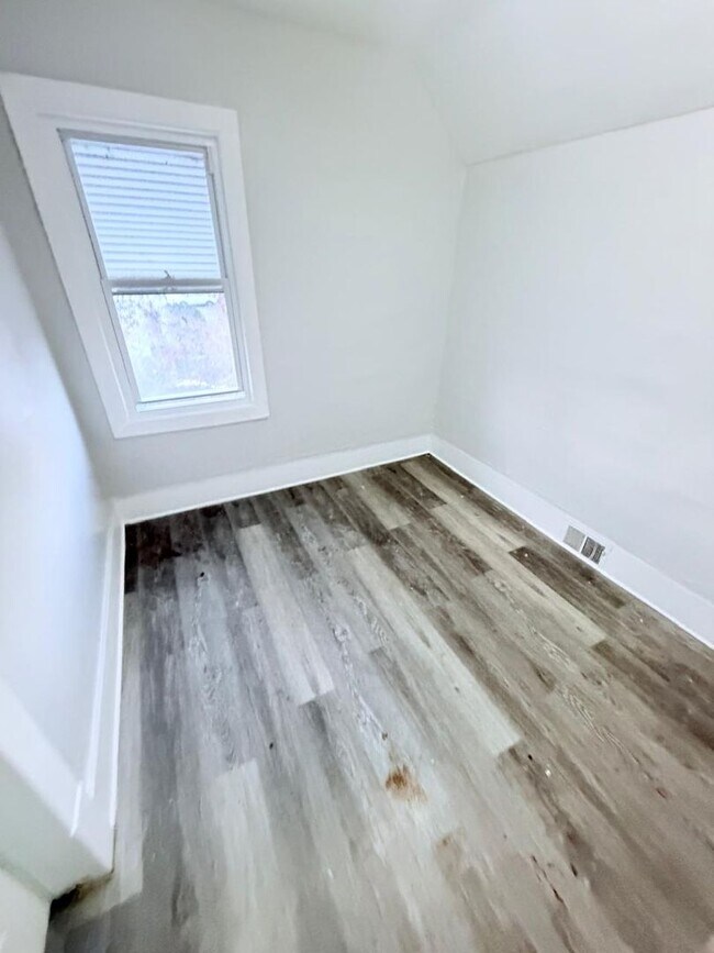 Building Photo - 3119 W 68th St