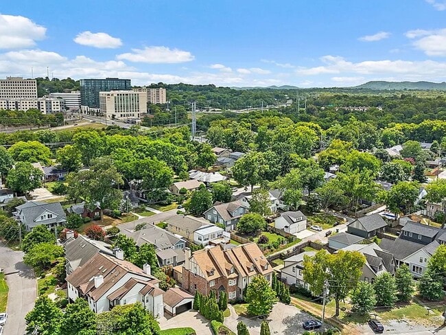 Building Photo - Perfect Brownstone in Sylvan Park near West End