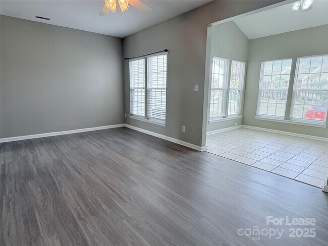 Building Photo - 4917 Sunburst Ln