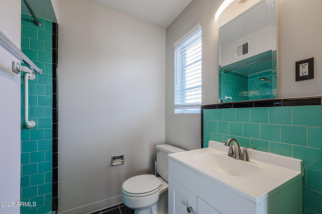 Building Photo - 1120 E Palo Verde Dr