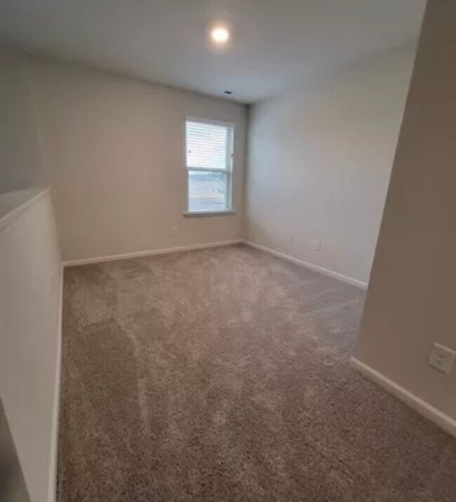 Building Photo - 4031 Penwood Pl