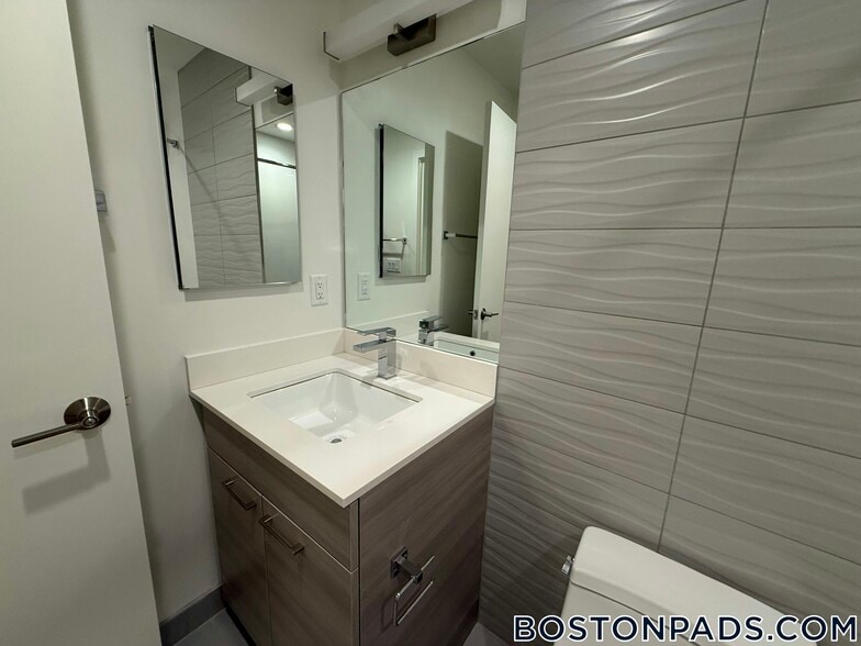 Building Photo - 1079 Commonwealth Ave