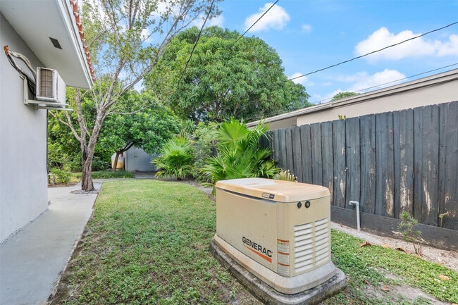 Building Photo - 1409 NE 2nd Ave