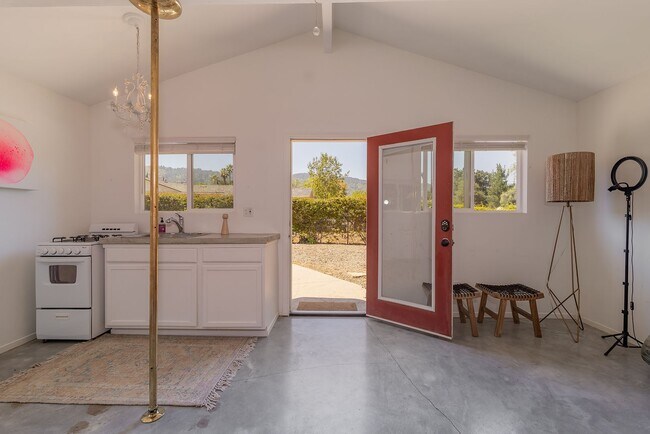 Building Photo - Upper Ojai Country Charmer w/Granny Flat