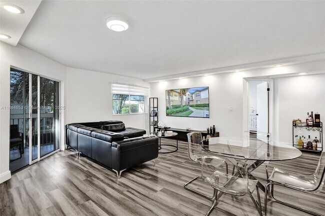 Building Photo - 9901 Westview Dr