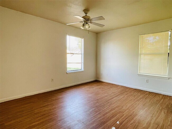 Building Photo - 7402 Geneva Dr