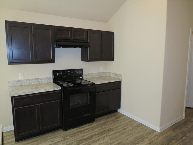 Building Photo - 318 Lake View Dr