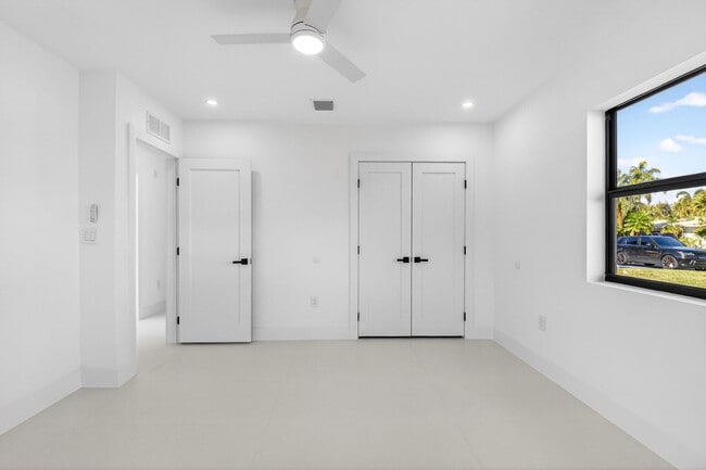 Building Photo - 1410 Beta Ct N