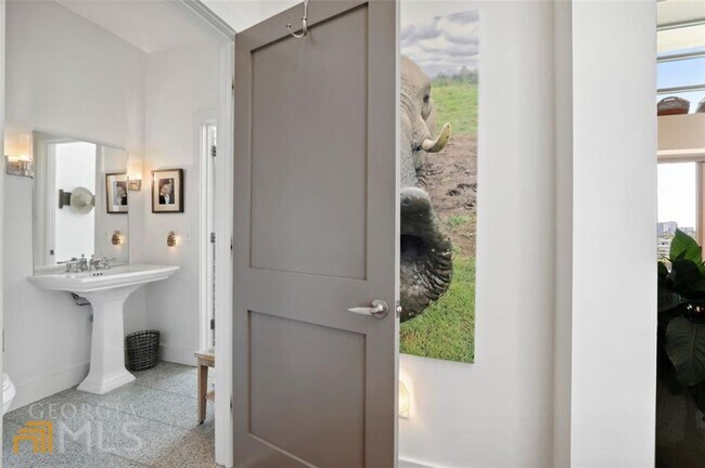 Building Photo - 1100 Howell Mill Rd NW