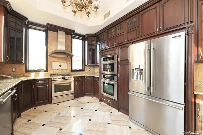 Building Photo - 108-35 66th Rd