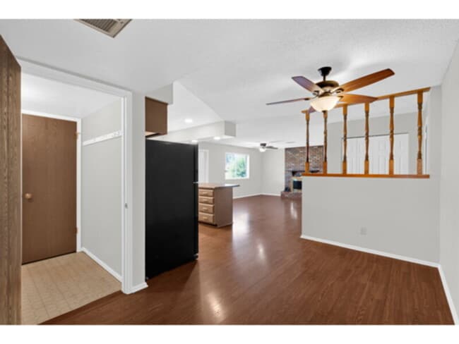 Building Photo - Awesome 4 Bedroom Home in the Heart of Cha...
