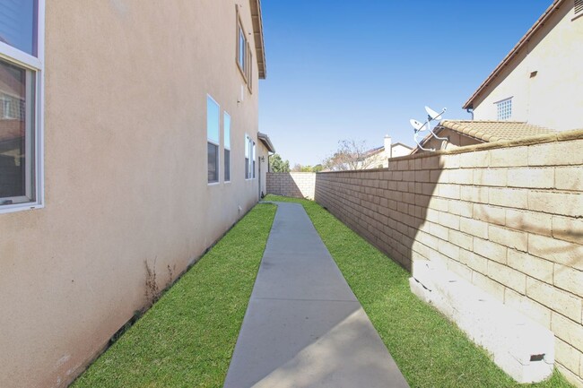 Building Photo - 1212 Lavendar Way