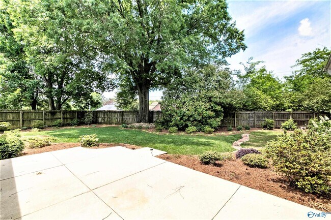 Building Photo - 1201 Aldridge Dr SE