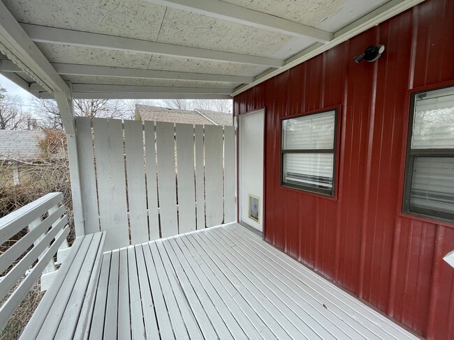 Building Photo - Charming Home Blending Vintage Character with Modern Updates.