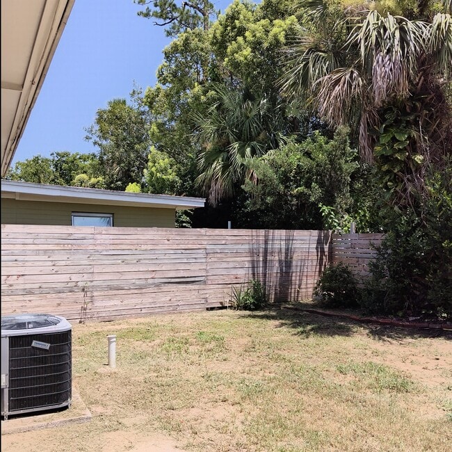 Building Photo - 112 Frances Dr