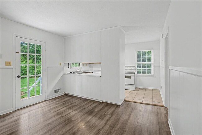 Building Photo - 2985 Fredrick Dr