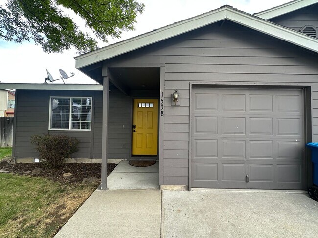 Building Photo - NE 7th St Duplex - 00000-07TH-00