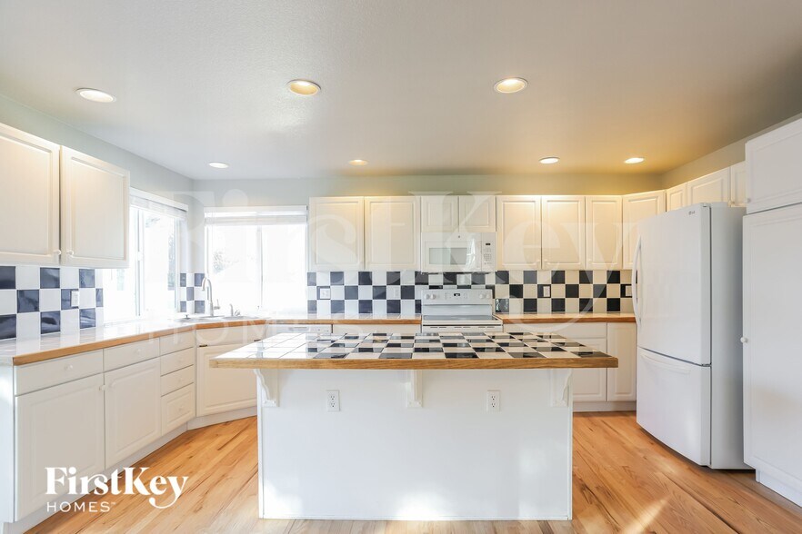 Building Photo - 19032 E Whitaker Pl