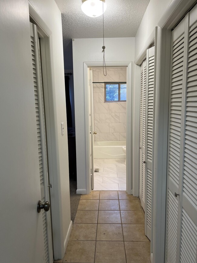 Building Photo - 1818 W Ora Dr