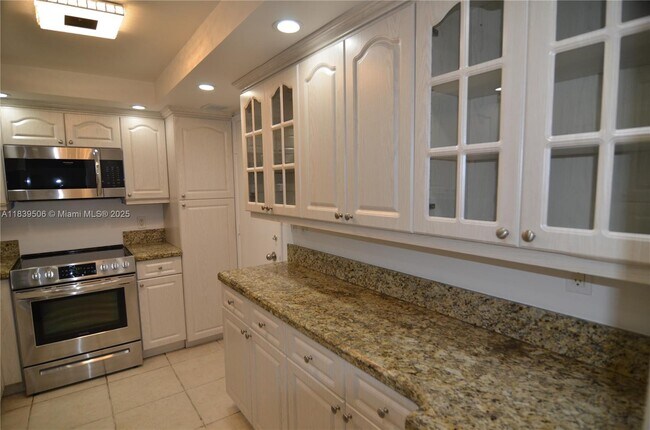 Building Photo - 5005 Collins Ave