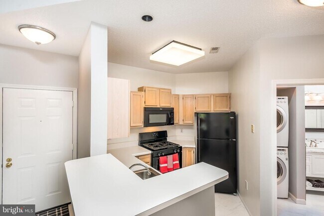 Building Photo - 6011 Rosebud Ln