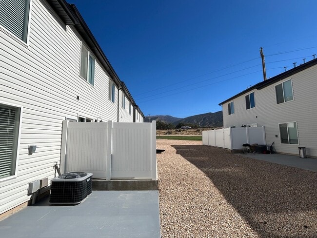 Building Photo - 317 W 2050 N
