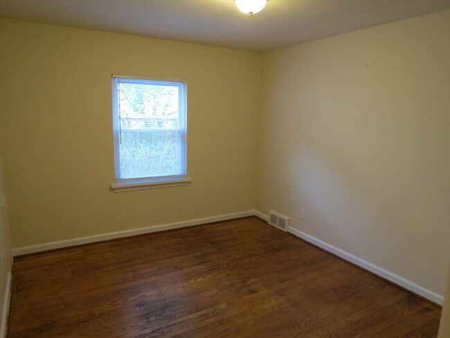Building Photo - 2743 Thorndale Ave