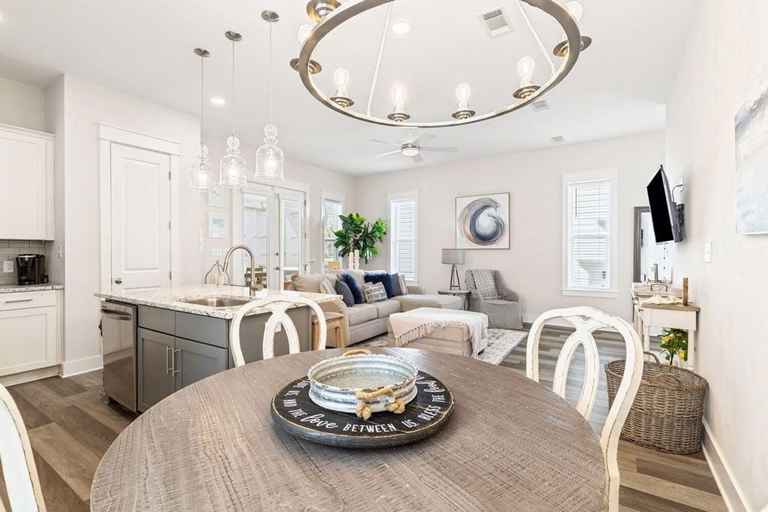 Building Photo - 24 Beach View Dr