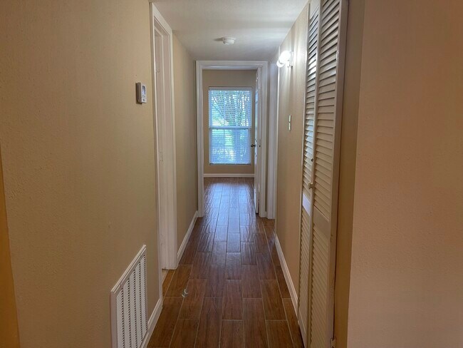 Building Photo - 5550 N Braeswood Blvd