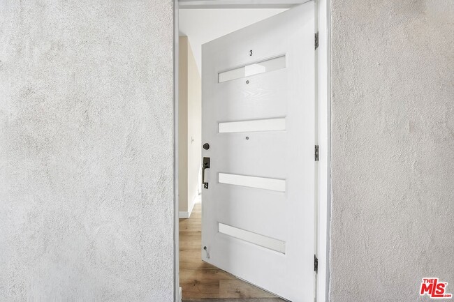 Building Photo - 1002 E 33rd St