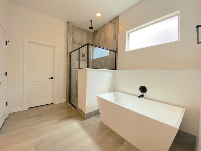 Building Photo - West El Paso Cimarron Neighborhood Stunning 4 bed/2.5bath