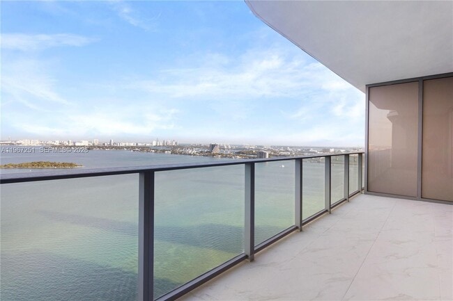 Building Photo - 700 NE 24th St