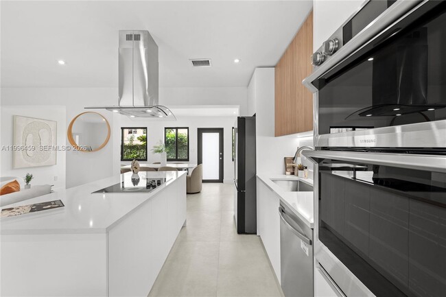 Building Photo - 8246 NE 2nd Ct