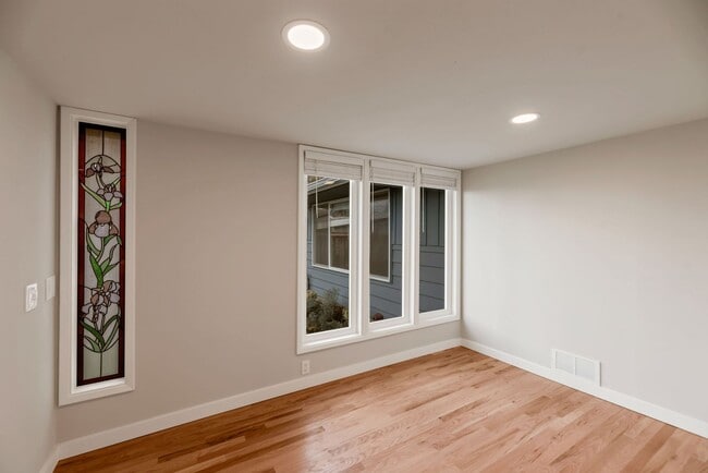 Building Photo - Woodridge Home 4bd 3ba great location!