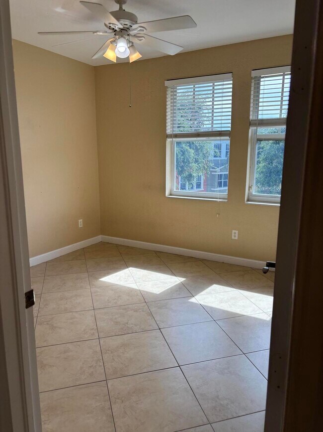 Building Photo - 590 Amador Ln