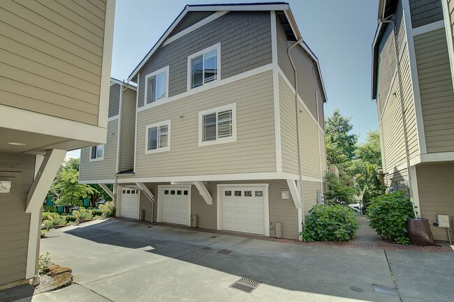 Primary Photo - 2bd/2.5ba Seattle Townhome