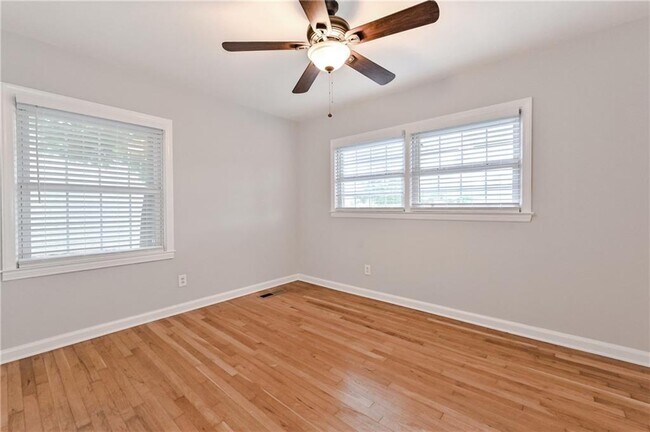 Building Photo - 2454 Drew Valley Rd NE