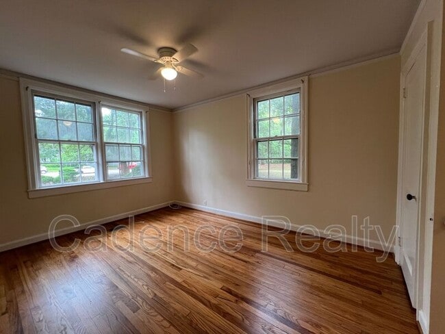 Building Photo - 2940 Oleander Dr