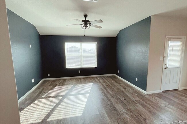 Building Photo - 1043 Raceland Rd