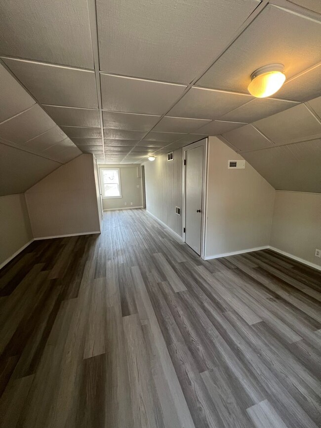 Building Photo - Completely Updated 3 Bedroom 2 Full Bath