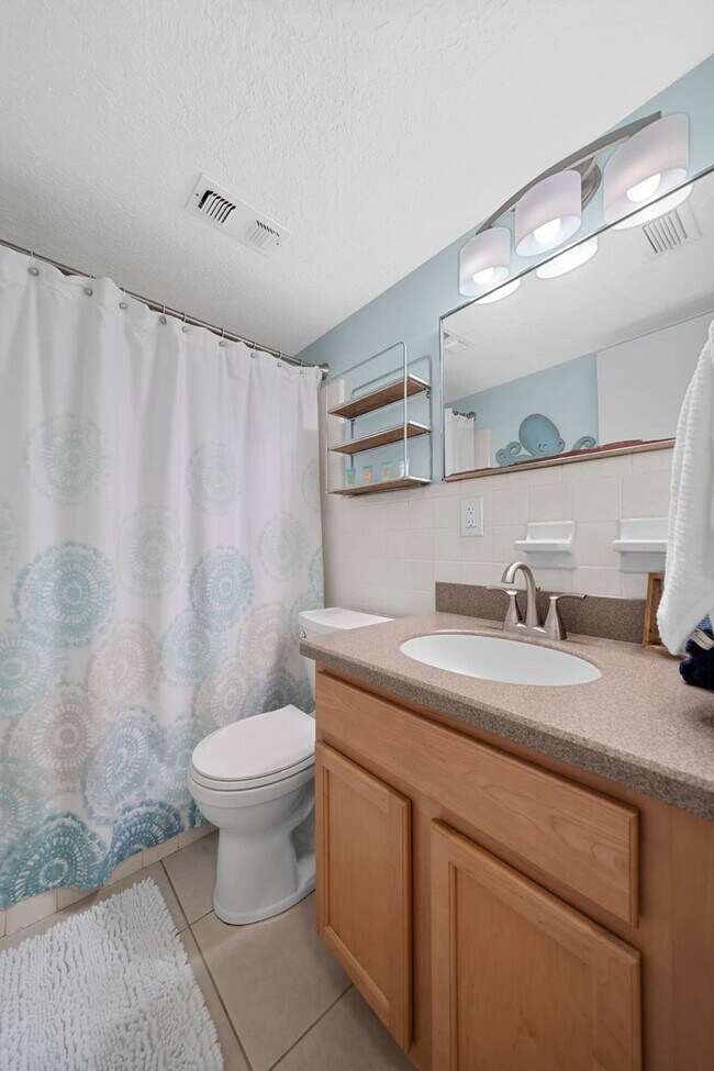 Building Photo - 10 Sunflower St