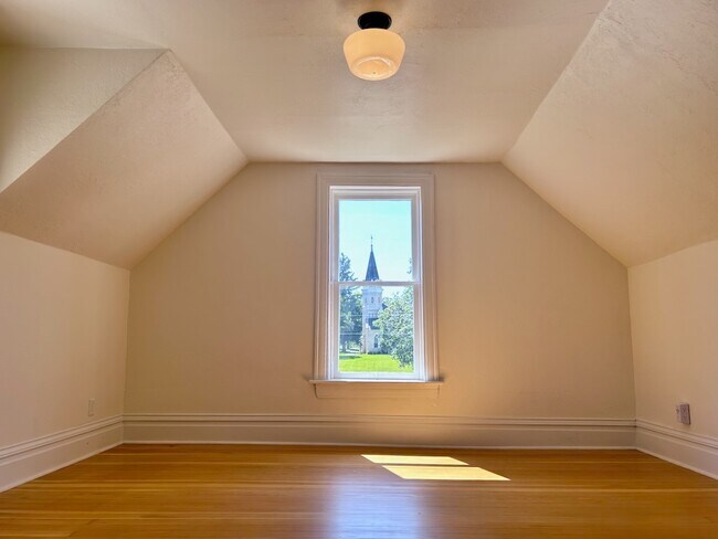 Building Photo - 90 S Main St