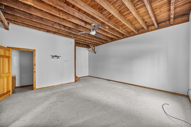 Building Photo - 18-18 Willow Way