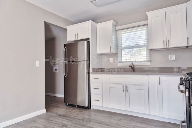 Building Photo - 290 2nd Ave